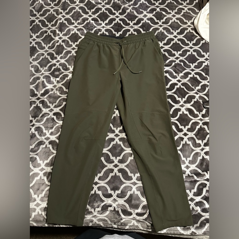 Lululemon Men’s Olive Green License to Train Joggers